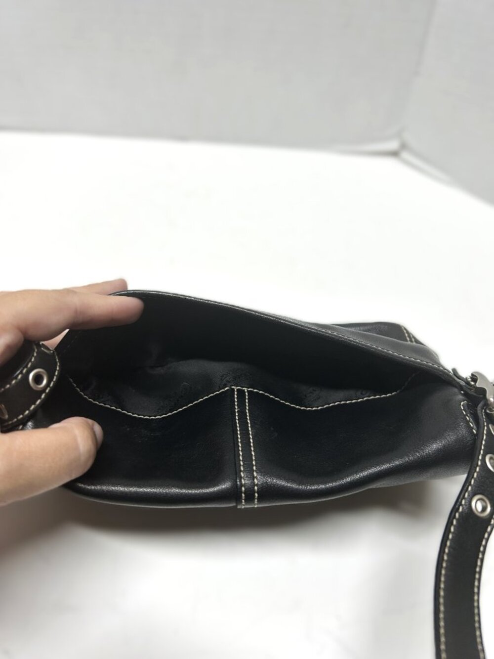 small black leather COACH Vintage crossbody - Picture 8 of 10